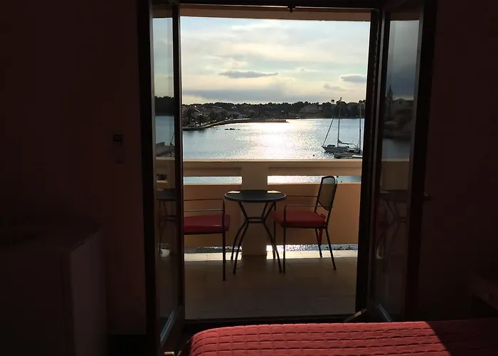 Punta Grzan 3*