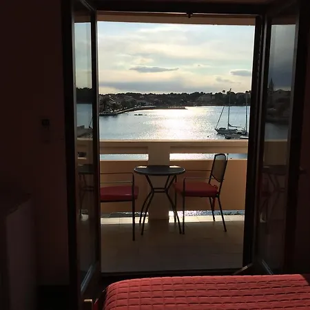 Punta Grzan 3*