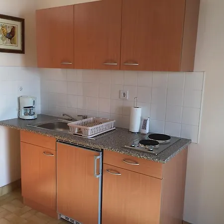 Πανσιόν Punta Grzan 3*