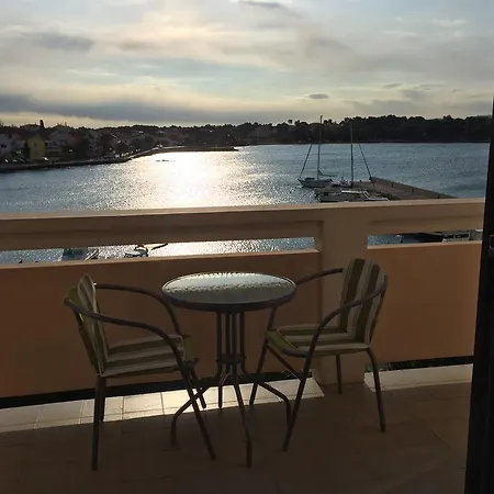 Guest house Punta Grzan Petrcane