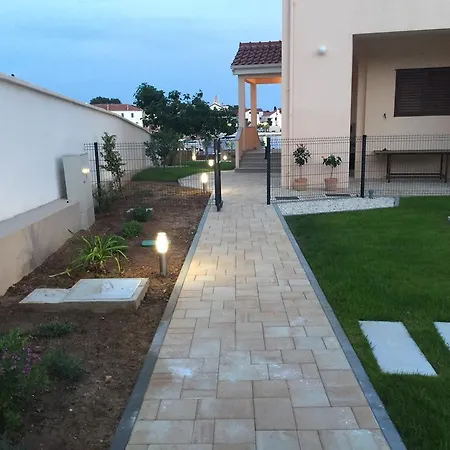 Πανσιόν Punta Grzan